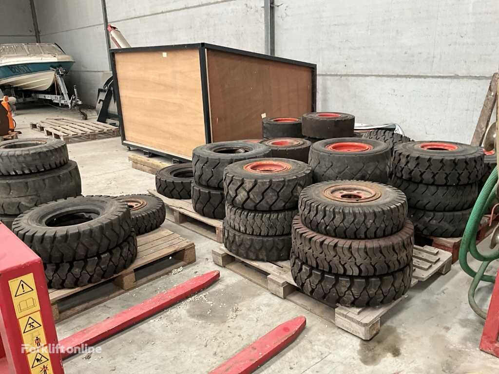 Lot of 36 tyres LINDE forklift new and used dakšas iekrāvēja riepa